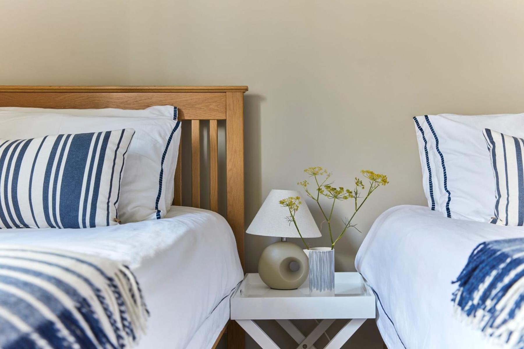 Bosun Cottage - Boutique Retreat On The Beach دييْل المظهر الخارجي الصورة